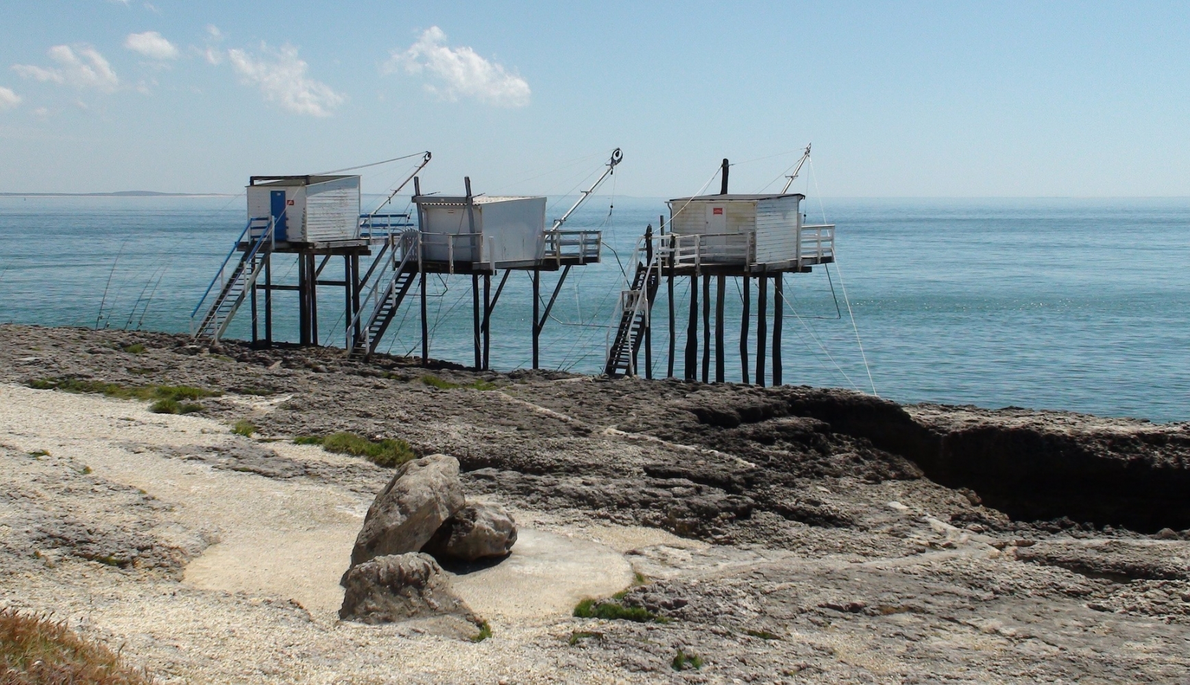 VERS DE NOUVELLES PRÉCISIONS SUR LES AMÉNAGEMENTS LÉGERS AUTORISÉS DANS LES ESPACES REMARQUABLES OU CARACTÉRISTIQUES DU LITTORAL